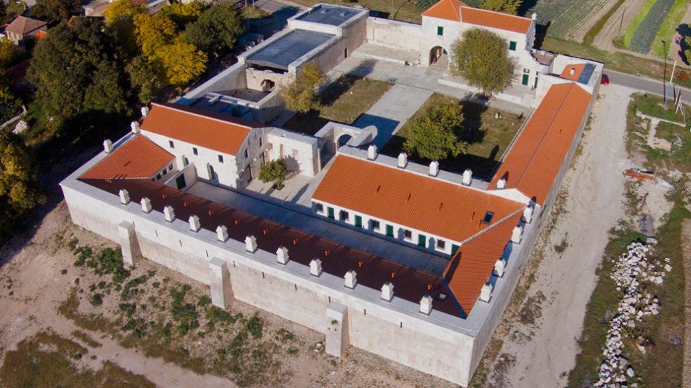 location Unusual hotel : sleep in a caravansary