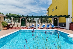 Fortuna : with swimming pool