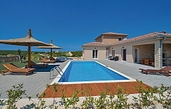 Anastasia : villa with a pool