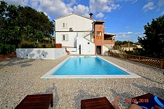 Marko : 1 apartment with swimming pool