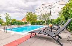 Slavica : villa with swimming pool