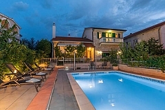 Slavica : villa with swimming pool