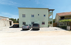 Nikcha : 4 apartments, swimming pool