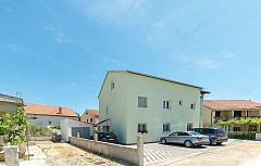 Nikcha : 4 apartments, swimming pool