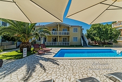 Villa Torus : swimming pool