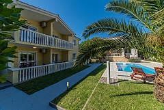 Villa Torus : swimming pool