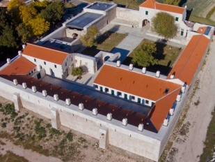 location Unusual hotel : sleep in a caravansary